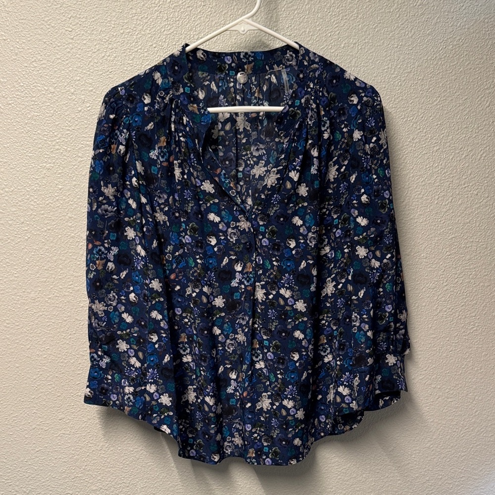Silk blue floral 3/4 sleeve blouse